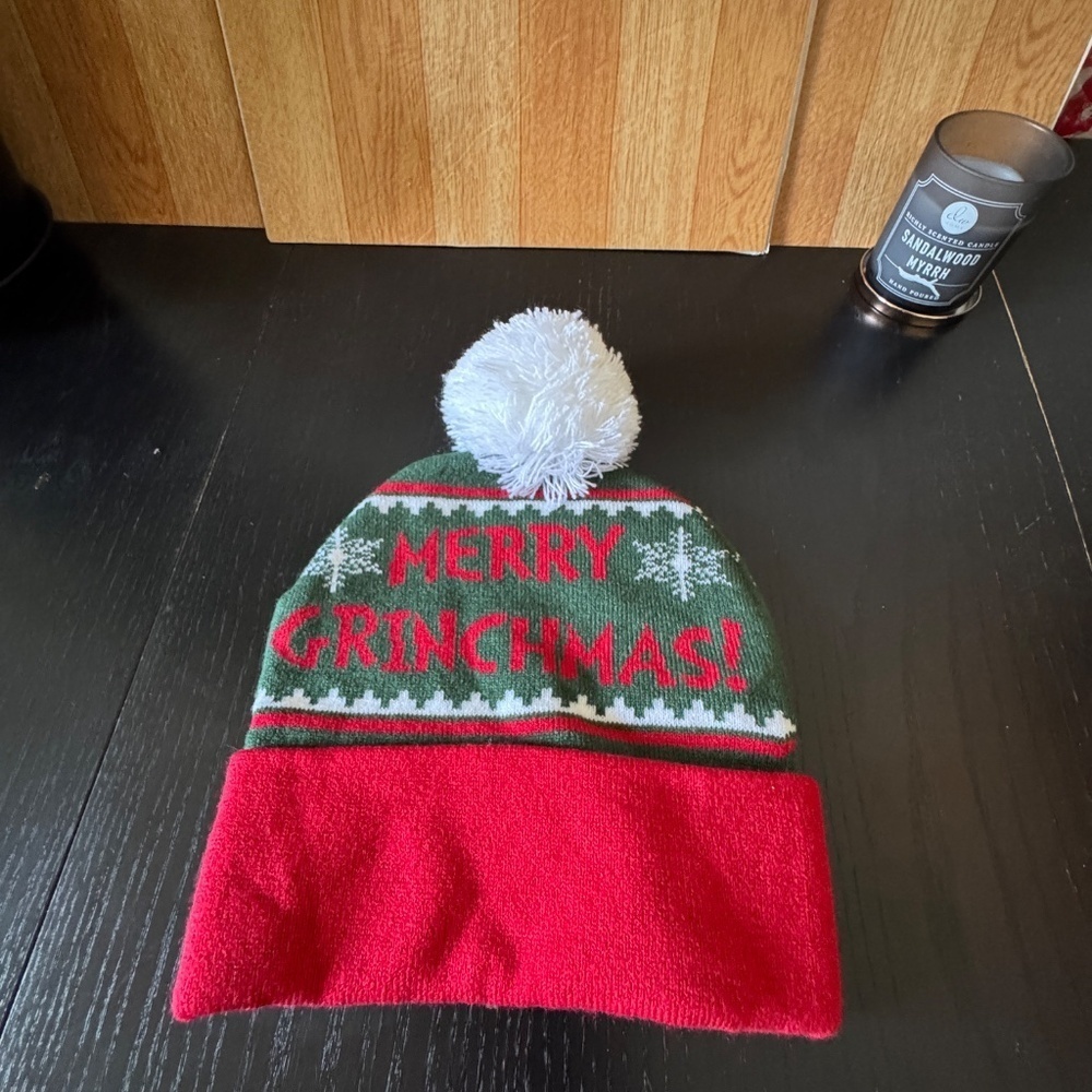 Dr. Seuss Grinch Beanie Merry Grinchmas one size - Picture 2 of 3